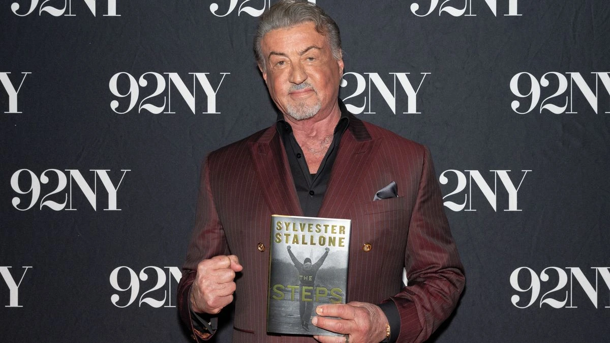 Šikana ve škole i zavržený scénář Rockyho. Sylvester Stallone se otevřel v nové knize  - Novinky
