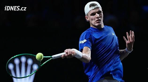 Menšík si proti Kecmanovičovi pomohl 14 esy a v Šanghaji postoupil do třetího kola