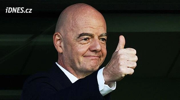 Blíží se hra o trůny: Infantino sílu neztrácí, Evropě se líbí Wenger. Kdo povede fotbal?