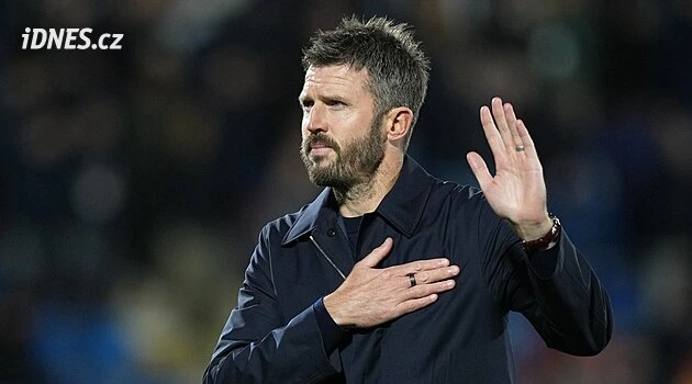 Carrick se po fiasku omlouval, pak odrážel kritiku kapitána: Kdo neběhá, nevyhraje