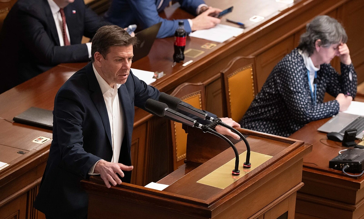 Prudká hádka kvůli poplatkům ČT. Snažíte se ukrást zemi, vyčetl koalici Skopeček