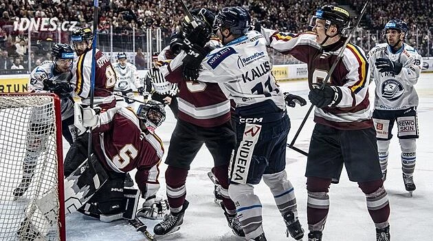 ONLINE: Sparta hostí Vítkovice, Litvínov hraje v Boleslavi. Pardubice vyzvou Třinec
