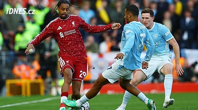 ONLINE: Manchester City hraje ve šlágru na Liverpoolu. Everton remizoval s Hullem
