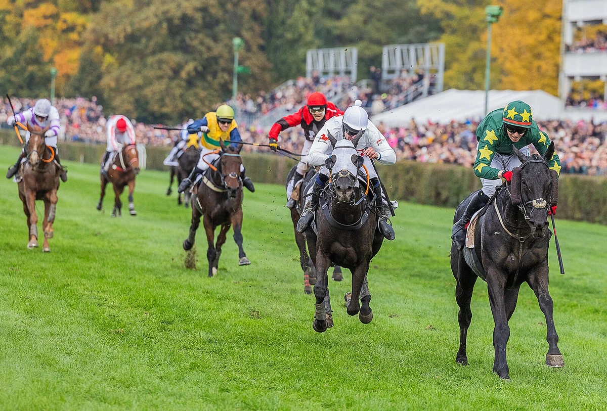 Velká pardubická ONLINE: Faltejsek útočí na rekord, vyhraje podruhé v historii žena?