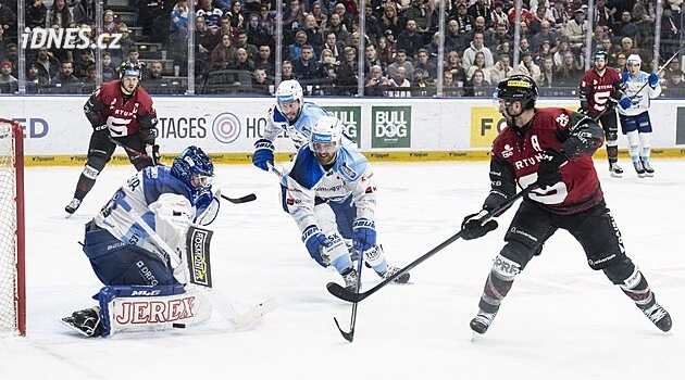 ONLINE: Plzeň čelí rozjetým Budějovicím. Sparta ve šlágru vyzve Kometu