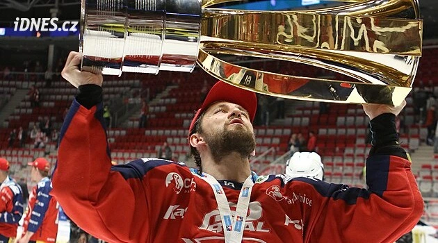 Přišel o mámu, sám překonal rakovinu. Teď mistr z Pardubic musí ukončit kariéru