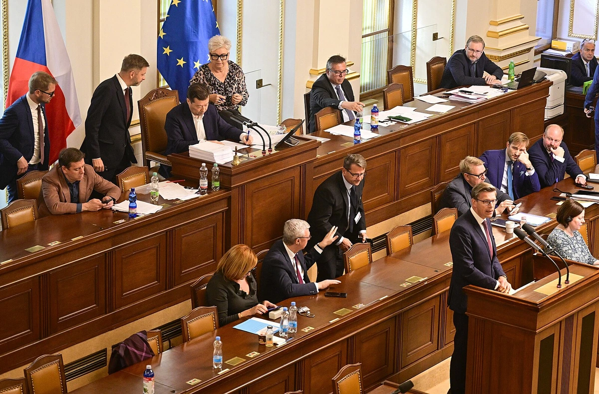 Zbytečná chyba vlády a lži o zestátnění ČT. O všeobecné hysterii kolem zrušení poplatků