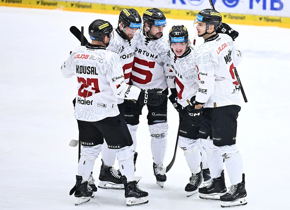 ONLINE: Sparta vyhrála, Plzeň porazila Třinec. Pardubice jdou opět do vedení