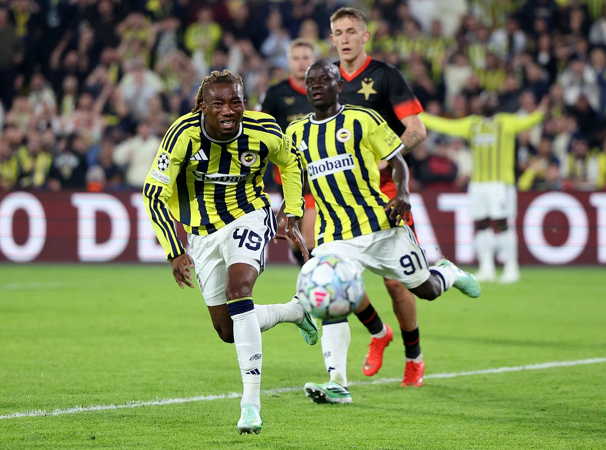 ONLINE: Fenerbahce - Slavia 2:1, Nene v obrovské šanci, Markovič ale chytá